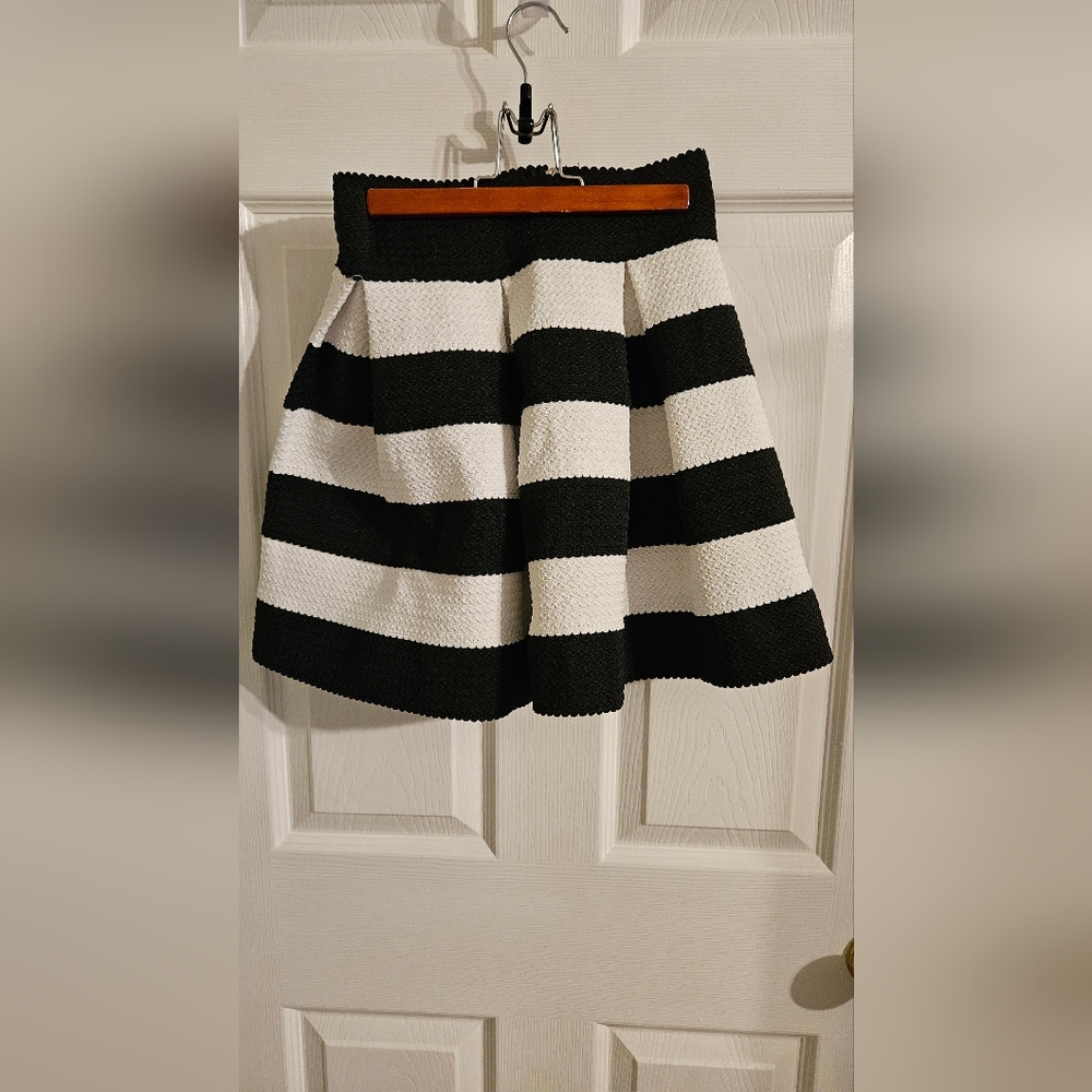 Bandage black and white skirt